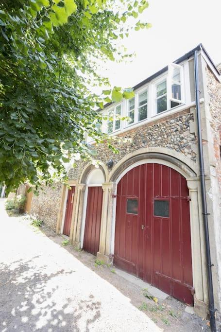 Central Medieval Grid Unique Home With Gated Parking Bury St. Edmunds Ngoại thất bức ảnh